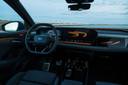 
										Audi SQ6 e-tron full									