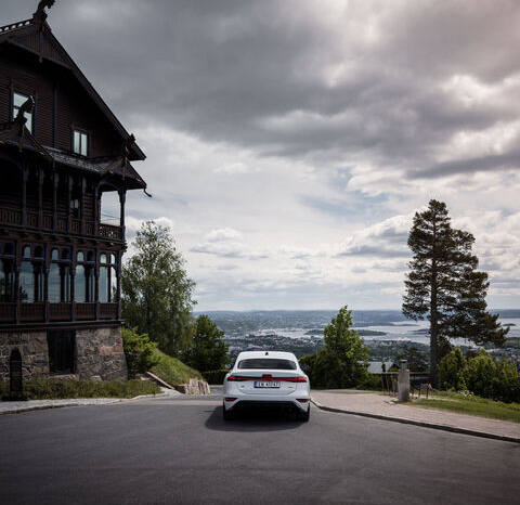 
								Audi A6 Sportback e-tron performance full									