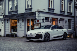
										Audi A6 Sportback e-tron performance full									