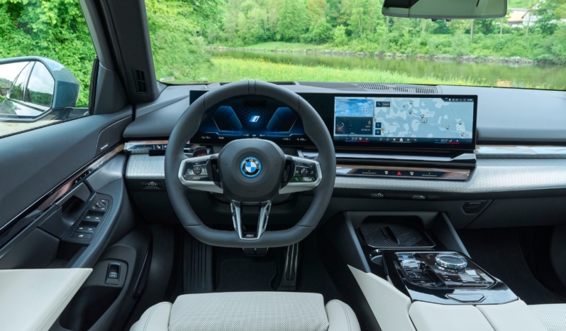 
								BMW i5 eDrive40 Berline full									