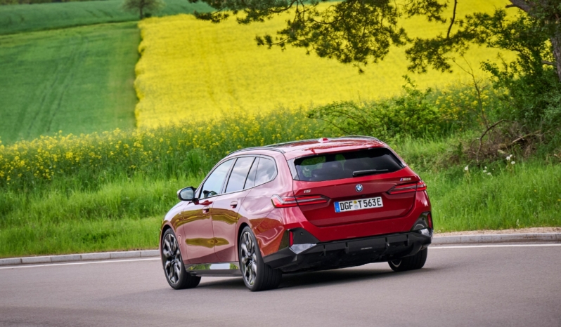 
								BMW i5 M60 xDrive Touring full									