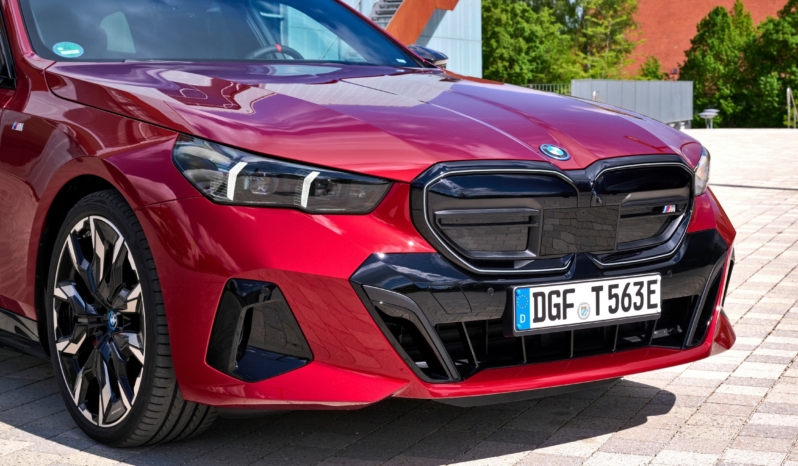 
								BMW i5 M60 xDrive Touring full									