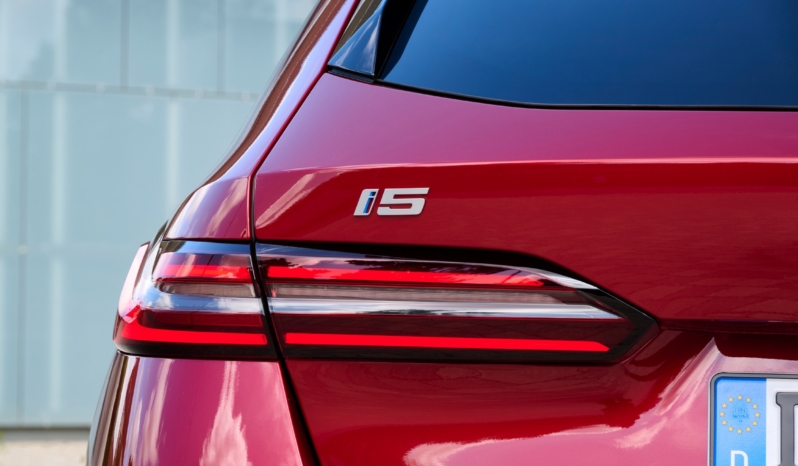 
								BMW i5 M60 xDrive Touring full									