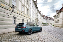 
										BMW i5 eDrive40 Touring full									