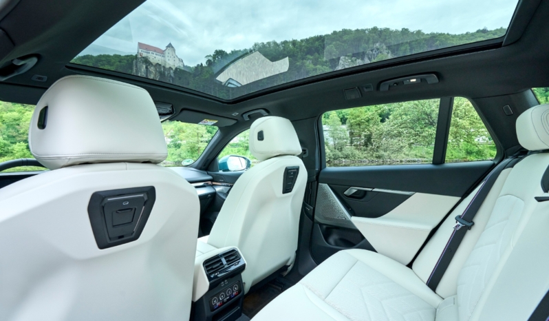 
								BMW i5 eDrive40 Touring full									