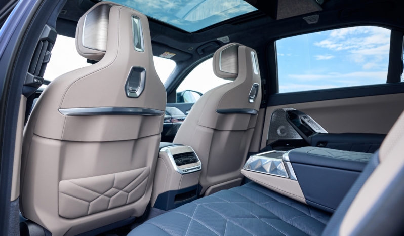 
								BMW i7 M70 xDrive Berline full									
