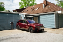 
										BMW iX M70 xDrive full									