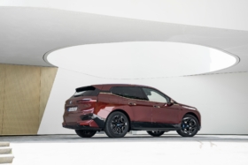 BMW iX M70 xDrive