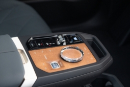
										BMW iX M70 xDrive full									