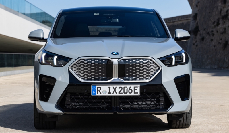 BMW iX2 xDrive30