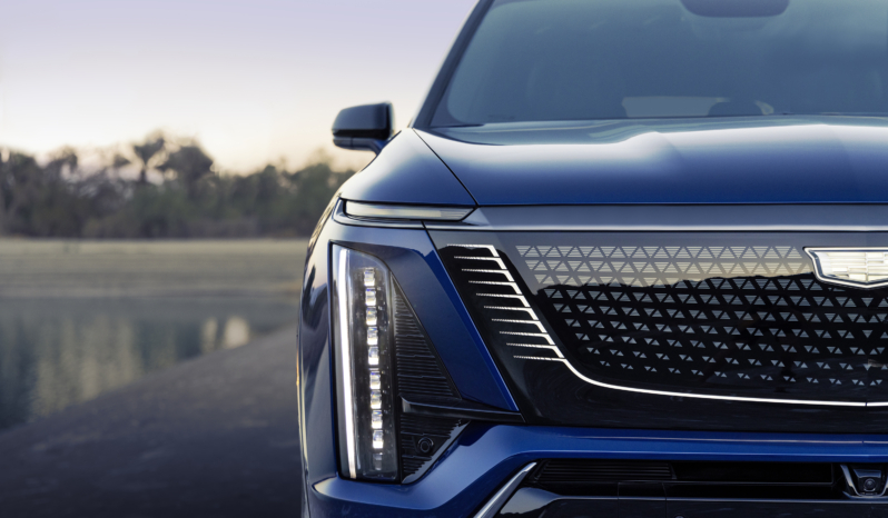
								Cadillac VISTIQ AWD full									