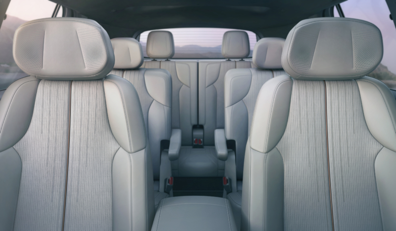 
								Cadillac VISTIQ AWD full									