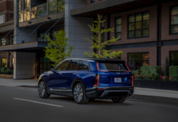 
										Cadillac VISTIQ AWD full									