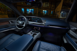 
										Cadillac VISTIQ AWD full									