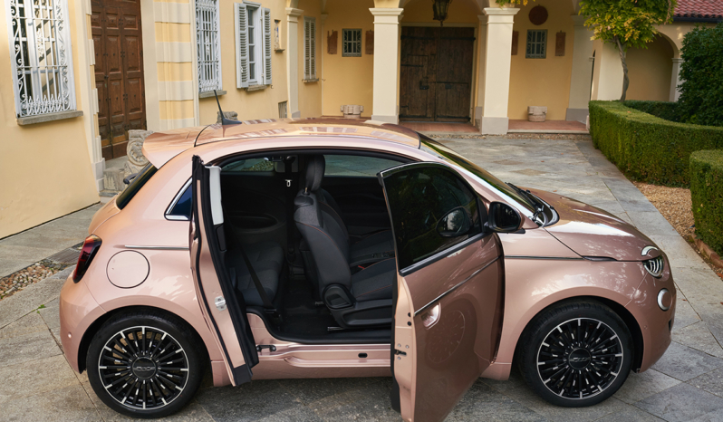
								Fiat 500e 42 kWh full									