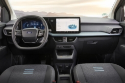 
										Ford E-Tourneo Courier full									