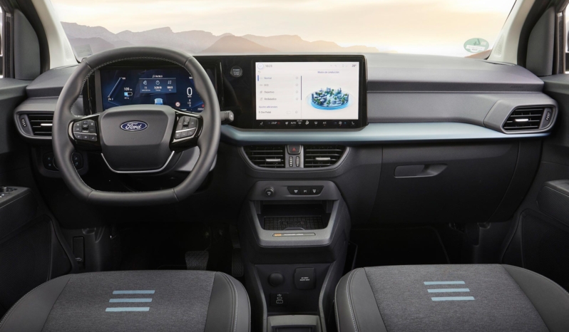 
								Ford E-Tourneo Courier full									