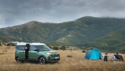 
										Ford E-Tourneo Courier full									