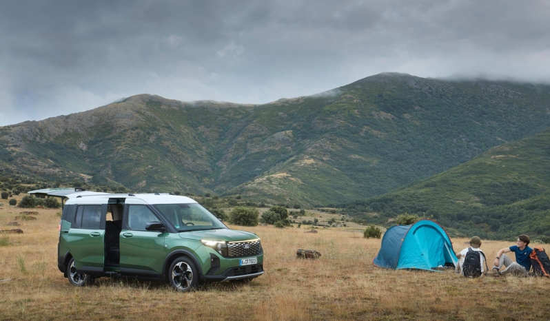 
								Ford E-Tourneo Courier full									