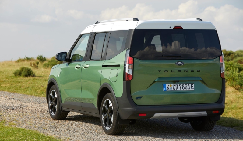 
								Ford E-Tourneo Courier full									