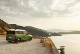 
										Ford E-Tourneo Courier full									
