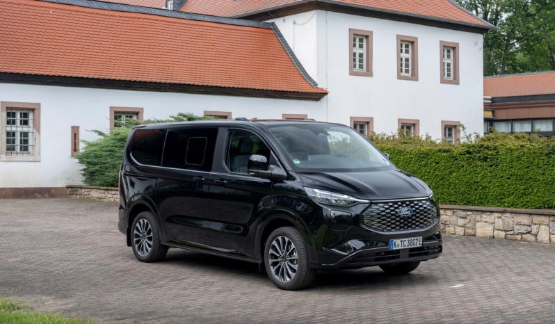 
								Ford E-Tourneo Custom full									