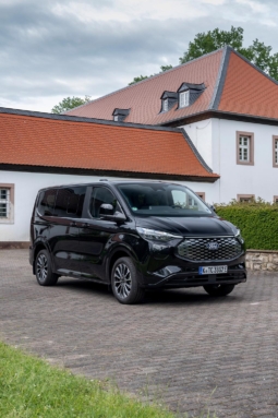 
										Ford E-Tourneo Custom full									
