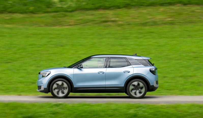 
								Ford Explorer Standard Range RWD full									