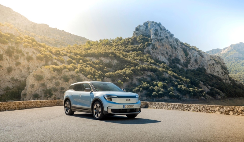 
								Ford Explorer Standard Range RWD full									