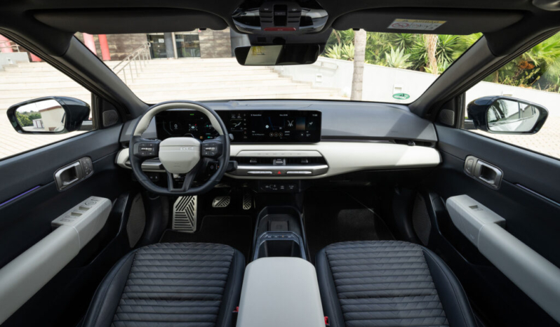 
								Kia EV4 AWD full									