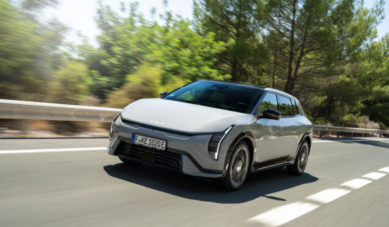 
								Kia EV4 AWD full									