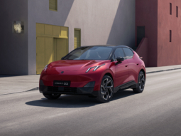 
										Lynk & Co 02 full									