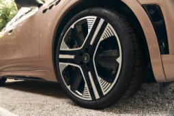 
										Maserati Grecale Folgore full									