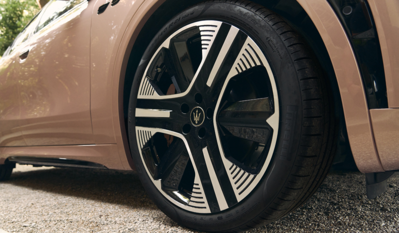 
								Maserati Grecale Folgore full									