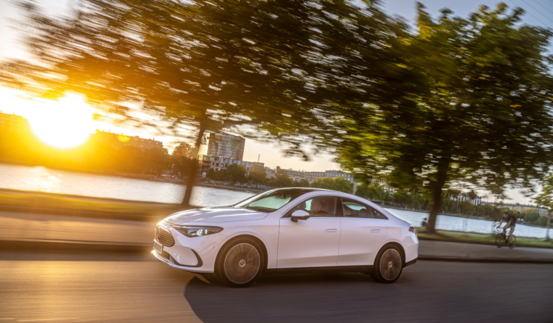 
								Mercedes-Benz CLA 250 électrique full									