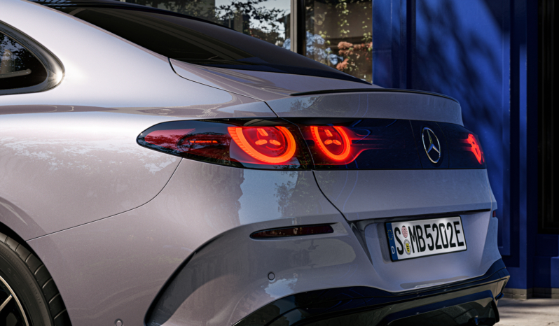 
								Mercedes-Benz C 400 4MATIC électrique full									
