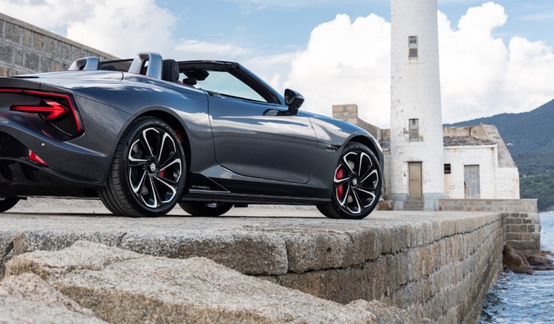 
								MG Cyberster 2WD full									