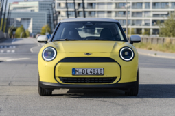 
										MINI Cooper E full									