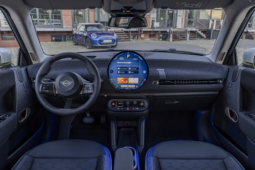 
										MINI Cooper E full									