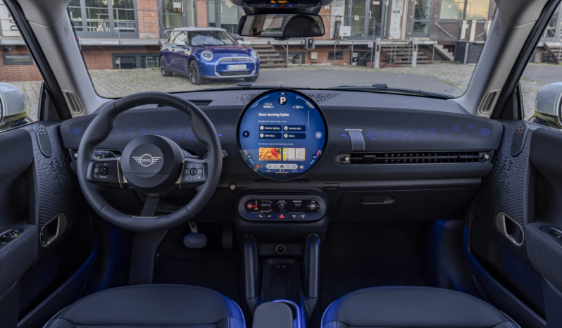 
								MINI Cooper E full									