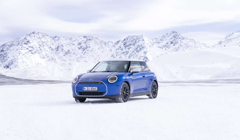 
								MINI Cooper SE full									