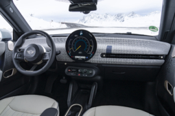 
										MINI Cooper SE full									