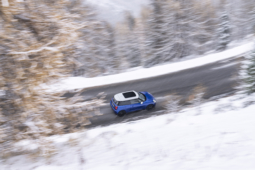 
										MINI Cooper SE full									