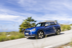 
										MINI Countryman E full									