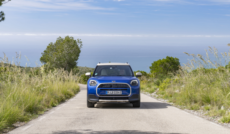 
								MINI Countryman E full									