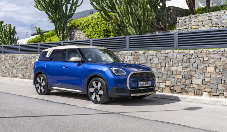 
								MINI Countryman E full									