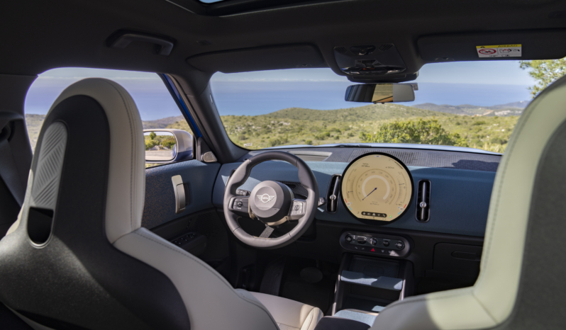 
								MINI Countryman E full									