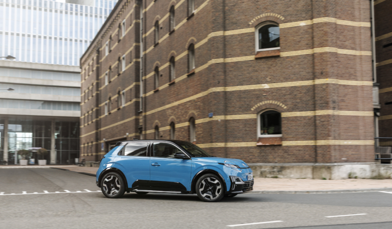 
								Nissan MICRA 40 kWh full									
