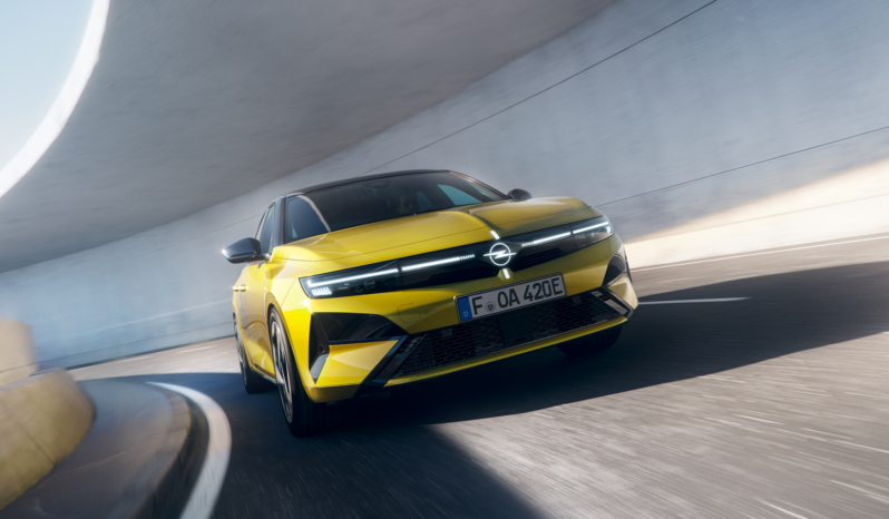
								Opel Astra Electric full									