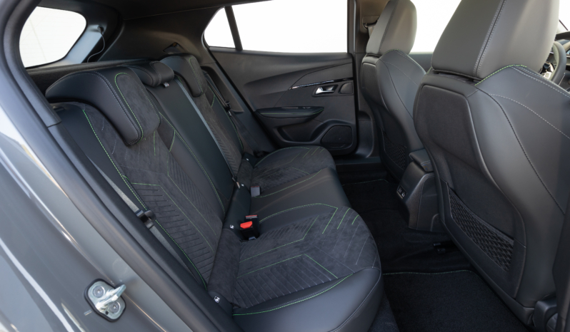 
								Peugeot E-2008 156 full									